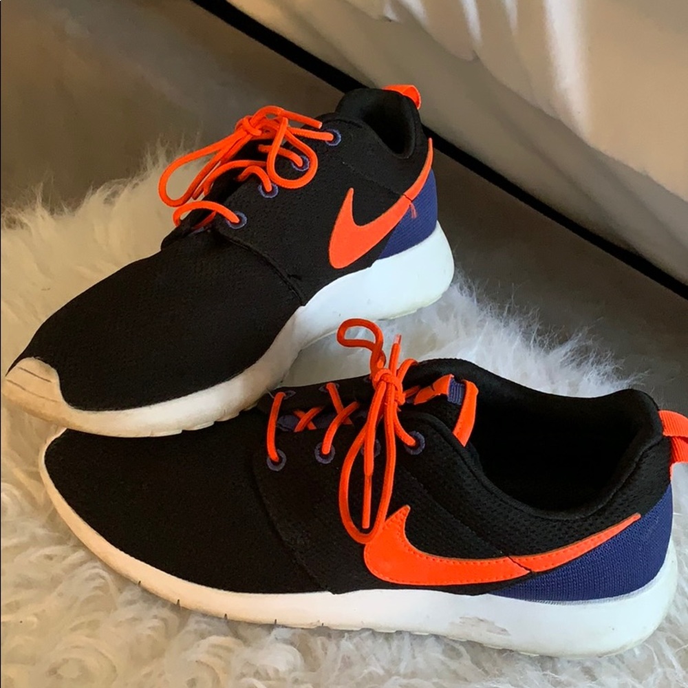 Nike Roshe One - Women sz 9 or 7Y